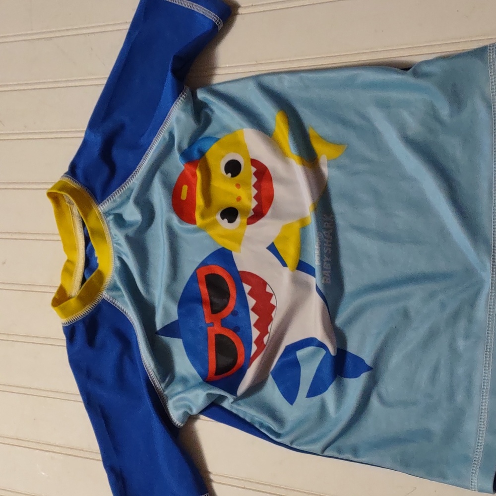 PinkFong Baby Shark Rash Guard Beach wear Swim wear size 5T